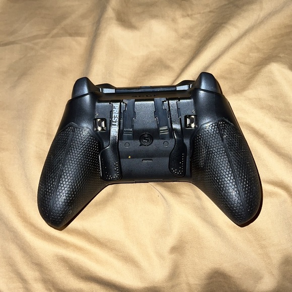 Xbox one prestige scuf controller left paddle is A right paddle is B! - Picture 2 of 3
